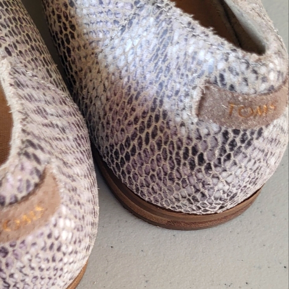 Toms Julie Gray Snakeskin Print Comfort Pointy Toe Ballet Slip On Flats Size 10 - Picture 4 of 4